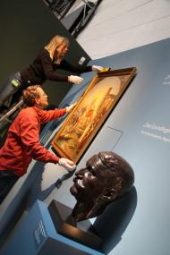 Seit Mittwoch (05.05.) hängt die ¿Allegorie des Sports¿ von Charles des Coubertin im Original in der Helden-Ausstellung.<br>Foto: LWL<br />