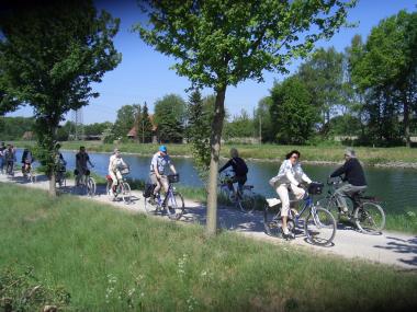 Die Radtour am Ufer von vier Kanälen zeigt die besondere Bedeutung der Wasserstraßen für den Frachtverkehr im Ruhrgebiet.  <br>Foto: LWL<br />