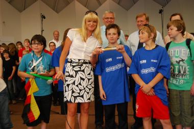 LWL-Kulturdezernentin Dr. Barbara Rüschoff-Thale nahm den Staffelstab der ¿LVR-IntegraTour¿ entgegen. <br>Foto: LWL/Rösler<br />