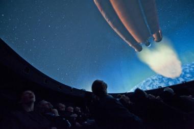 Dem (Erd-)Ball auf der Spur geht es am Samstag im erfrischend kühlen Planetarium. <br>Foto: Oblonczyk/LWL<br />
