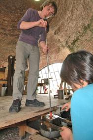 Beim LandArt Festival produzieren die Glasmacher eigens Cocktailgläser.  <br>Foto: LWL<br />
