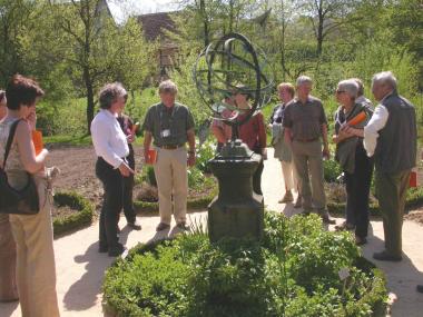 Bei der Führung mit Landschaftsökologin und Museumswissenschaftlerin Agnes Sternschulte durch das LWL-Freilichtmuseum Detmold erleben die Besucher ¿Verborgene Seiten der Museumslandschaft¿. <br>Foto: LWL<br />