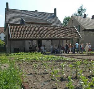 Bergarbeitergarten im Schatten des Malakowturms. <br>Foto: LWL/Hudemann<br /> 