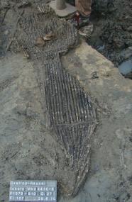 Die 1.600 Jahre alte Fischreuse in der Fundsituation. <br>Foto: LWL<br />