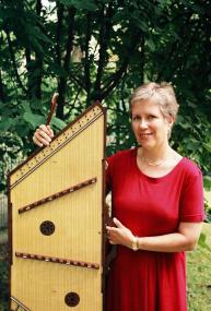 Mit ihrem Programm ¿Musik der Sphären¿ tritt Jes-sica Burri in der Maschinenhalle des Schiffs-hebewerks auf. <br>Foto: Jessica Burri<br />