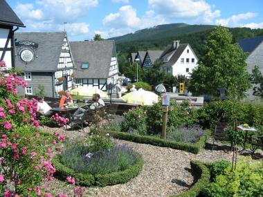 Der LWL und der Rosenverein Assinghausen laden Interessierte zum Gartenspaziergang ein. <br>Foto: Rosenverein Assinghausen<br />