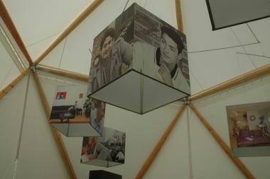 Innenansicht im Zelt der Ausstellung ¿ZimmerWelten_zwei¿ im LWL-Freilichtmuseum.<br>Foto: LWL<br />