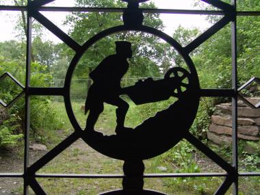 Blick aus dem vergitterten ¿Mundloch¿ des Besucherbergwerks Nachtigallstollen. <br>Foto: LWL/Hudemann<br />