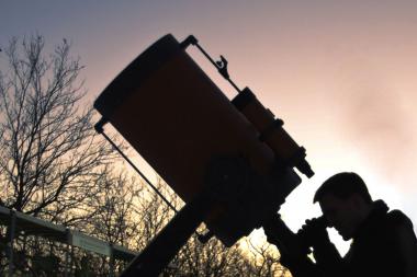 Ein Blick durchs Teleskop eröffnet einen neuen Blick auf das Universum. <br>Foto: LWL/Oblonczyk<br />