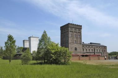 Industriedenkmal im Grünen: die Zeche Hannover in Bochum. <br>   Foto: LWL/Hudemann<br />
