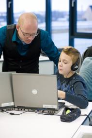 Die kommunalen Medienzen-tren in NRW fördern mit ihren Angeboten an Medien und Qualifizierungen die aktive Medienarbeit im Unterricht. <br>Foto: LVR/Schmitz<br />