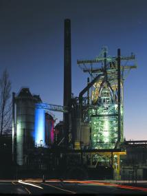 Der Hochofen der Henrichshütte bei Nacht. <br>Foto: LWL/Hudemann<br />