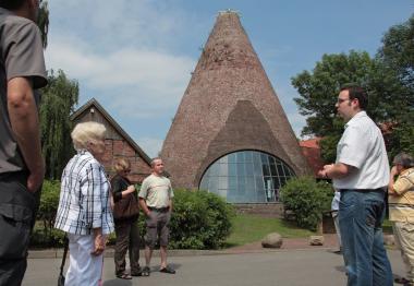Vom 30.10. bis 1.11.2010 findet unter dem historischen Glasturm die 7. Gernheimer Textilwerkstatt statt. <br>Foto: LWL/Martin Holtappels<br />