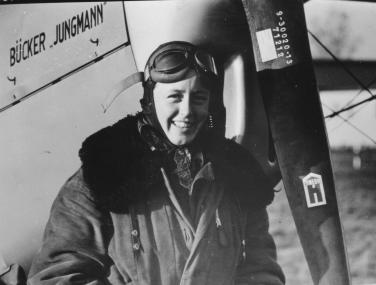 Beate Uhse als Fliegerin, Ende der 1930er Jahre. <br>Foto: Beate-Uhse-Archiv, Forschungsstelle für Zeitgeschichte, Hamburg<br />
