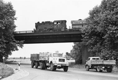 Dampflok auf der Verbindungsbahn der Zeche Hansa zur Halde Ellinghausen. <br>Foto: Erduard Erdmann<br />