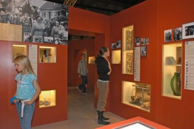 Blick in die Ausstellung "Aufbau West", die das  LWL-Industrie-museum 2005 zeigte. Foto: Holtappels/Hudemann