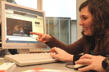 Sabrina Reuter hat den virtuellen Rundgang bereits getestet. Ihr Fazit: ¿Klasse, fast als würde man selbst durch das Freilichtmuseum laufen.¿ <br>Foto: LWL/Klein <br />