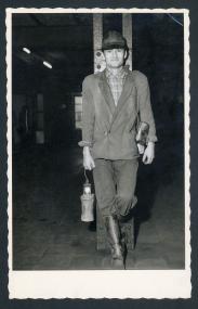 Der italienische Bergmann Virgilio C. auf Zeche Hannover 1956. <br>Repro: LWL<br />