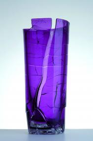 Von Jerzy Seymour stammt diese Arbeit, die die Glashütte Gernheim ab 29. Mai in der Ausstellung ¿DECOR.UM¿ zeigt.<br> Foto: LWL<br />