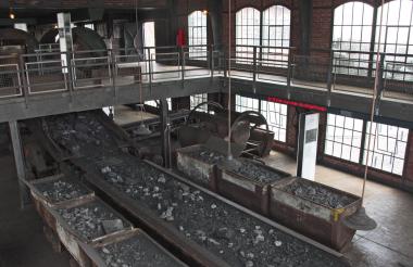 Ort harter Arbeit, auch von Zwangsarbeitern: Das Leseband in der Schachthalle der Zeche Zollern. <br>Foto: LWL<br />