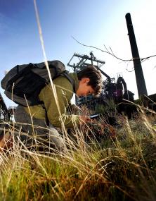 Spurensuche auf der Industriebrache. <br>Foto: LWL/W. Fischer<br />