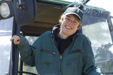 Ein Beispiel für Inklusion: Jan-Henning Roes kann auch mit Halbseitenlähmung eine Ausbildung in seinem Wunschberuf als Landwirt machen. <br>Foto: LWL/Emmerich<br />