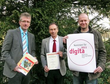 Dr. Rudolf Grothues (Geschäftsführer der Geographischen Kommission) und die beiden Mitherausgeber Peter Wittkampf und Markus Wieneke freuen sich über die Nominierung zum Deutschen Bildungsmedienpreis ¿digita¿.  <br>Foto:LWL<br />