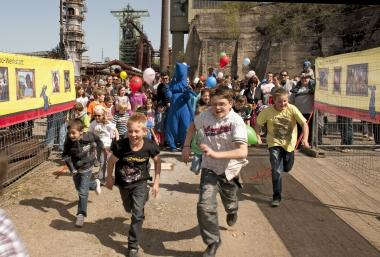 Erster Ansturm auf den neuen Hüttenspielplatz am Sonntag.<br> Foto: LWL / Hudemann<br />