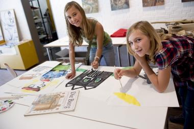 Beim Osterferienprogramm im Herner Museum sind die Teilnehmer mit Stift und Papier der Geschichte auf der Spur.<br>Foto: LWL/P.Jülich<br />