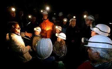 Bei der ¿Nachtschicht spezial¿ können die Besucher die Architektur und Technik der Zeche Hannover im Schein von Grubenlampen entdecken. <br>Foto: LWL<br />