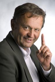 Manne Spitzer liest am Dienstag aus einem Buch von François Lelord im Planetarium Münster. <br>Foto: LWL/Oblonczyk.<br />
