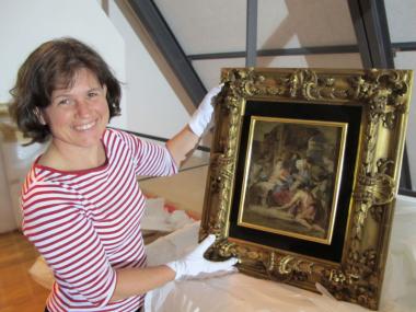 Kuratorin Dr. Helga Fabritius freut sich über die Ankunft der ¿Anbetung der Hirten¿ von Peter Paul Rubens (Leihgabe des Benediktinerstifts St. Paul im Lavanttal/ Kärnten). <br>Foto: LWL/Schröder<br />
