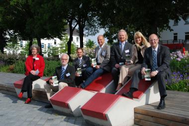 Am LWL-Gartensymposium im Sauerlandpark Hemer nahmen neben 50 Architekten und Landschaftspflegern auch (v.l.) Roswitha Kirsch-Stracke (Vorsitzende des Kreisheimatbundes Olpe), Udo Woltering ( LWL-Denkmalpflege, Landschaftspflege und Baukultur in Westfalen), Arne Hermann Stopsack (Mitglied in der LWL-Landschaftsversammlung), Hartmut Kalle ( LWL-Denkmalpflege, Landschaftspflege und Baukultur in Westfalen),<b> Die gesamte Bildunterzeile finden sie am Ende der Pressemeldung</b>