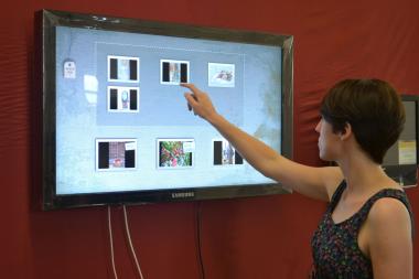 Per Bildschirm auf Europareise - die "European Corner" vernetzt das LWL-Textilmuseum in Bocholt mit Museen in Dänemark, Belgien und Bulgarien. <br>Foto: LWL<br />