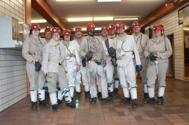 Die Mitarbeiter der LWL-Industriemuseums nach der Grubenfahrt im RAG Bergwerk Auguste Victoria. <br>Foto: LWL/Linke<br />