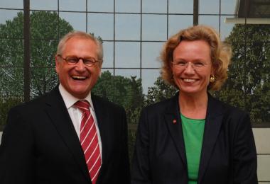 Dr. Wolfgang Kirsch und Anke Peithmann neue Vorsteherin des Landesverbandes Lippe.<br> Foto:LWL/Forbrig<br />