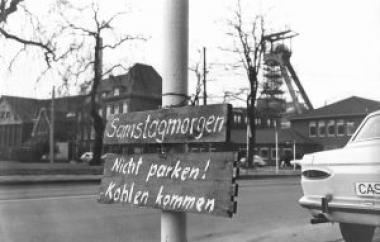 Auch ein Stück Castroper Bergbaugeschichte: Deputatkohlen-Anlieferung an der Bochumer Straße um 1970. <br>oto: Stadtarchiv Castrop-Rauxel<br />