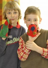 Unter Anleitung können Kinder im Ziegeleimuseum kleine Dinge aus Filz herstellen. <br>Foto: LWL<br />