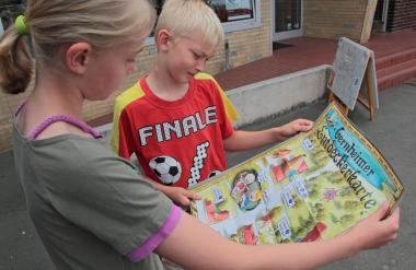 Bei der beliebten Museumsrallye erkunden die Kinder die Glashütte. <br>Foto: LWL/M. Holtappels<br />