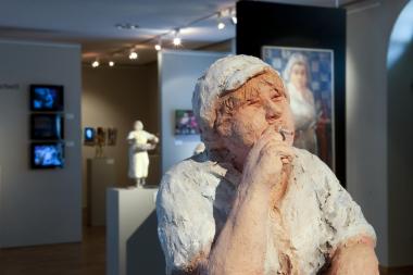 Zigarettenpause. Skulpturen der argentinischen Künstlerin Cecilia Herrero-Laffin. <br>Foto: LWL/Hudemann<br />
