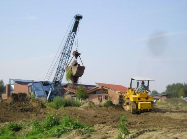 Der Bagger "Weserhütte Pionier" und eine Raupe im Einsatz. <br>Foto: LWL<br />
