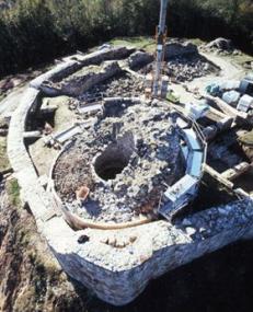 Einen exklusiver Einblick in die archäologischen Grabungen und ein tolles Familienprogramm gibt es an diesem Sonntag auf der Falkenburg. <br>Foto: LWL/T. Pogarell<br />