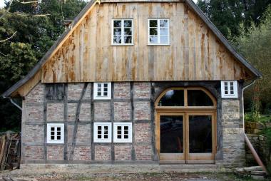 <b>1.Preis:</b> Sabine und Christoph Letmate erhielten den mit 7000 Euro dotierten Westfälisch-Lippischen Preis für Denkmalpflege für die Sanierung der Wassermühle Meyer zum Gottesberg, gen. Wassermühle am Klosterbach, die 1989 in die Denkmalliste eingetragen wurde. <br>Foto: Björn Pielsticker<br />