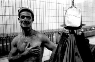 Türkischer Bergmann in der Waschkaue, Ruhrgebiet 1960er Jahre.<br>Foto: LWL<br />
