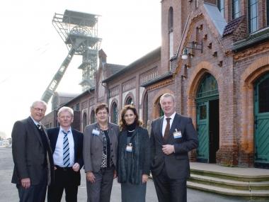 Eröffneten die Industriekulturtagung auf der Zeche Zollern in Dortmund: (v.l.) LWL-Direktor Dr. Wolfgang Kirsch, Karl Jasper vom NRW-Wirtschafts- ministerium, Karola Geiß-Netthöfel, Direktorin des RVR, LVR-Direktorin Ulrike Lubek sowie Dortmunds Kulturdezernent Jörg Stüdemann. <br>Foto: LWL/A. Hudemann<br />