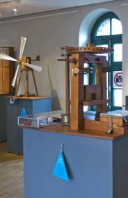 Leonardos Druckerpresse in der Ausstellung ¿Leonardo da Vinci ¿ Bewegende Erfindungen¿ in Witten. <br>Foto: LWL/ Hudemann<br />
