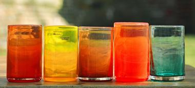 Schöne Gefäße aus Glas ¿made in Gernheim¿ werden im Museumsladen verkauft. <br>Foto: LWL / M. Holtappels<br />