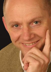 Der Autor Jean-Philippe Devise liest live im Planetarium. Foto: privat