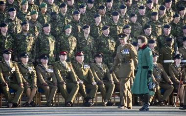 Prinzessin Anne bei ihrem Besuch der Royal Kaserne in Gütersloh. Sie verlieh dort Orden an Afghanistan-Rückkehrer des 2. Logistic Support Regiments.<br>Foto: LWL/Sagurna<br />