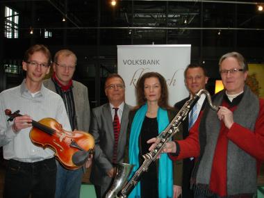 Auf dem PK-Foto sehen wir vlnr Jo-hannes Kunze von der Rhein Ruhr Philharmonie (v.l.), LWL-Museumsleiter Robert Laube, Atanas und Klavier-Solistin Annette Kareev, Thomas Alexander (Volksbank Hattin-gen Sprockhövel) und Peter Hilgers (Rhein Ruhr Philharmonie) stellten das Frühjahrskonzert vor. <br>Foto: LWL<br />